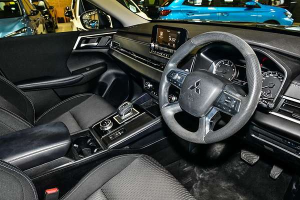 2023 Mitsubishi Outlander ES ZM