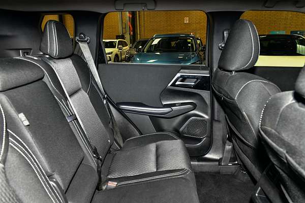 2023 Mitsubishi Outlander ES ZM