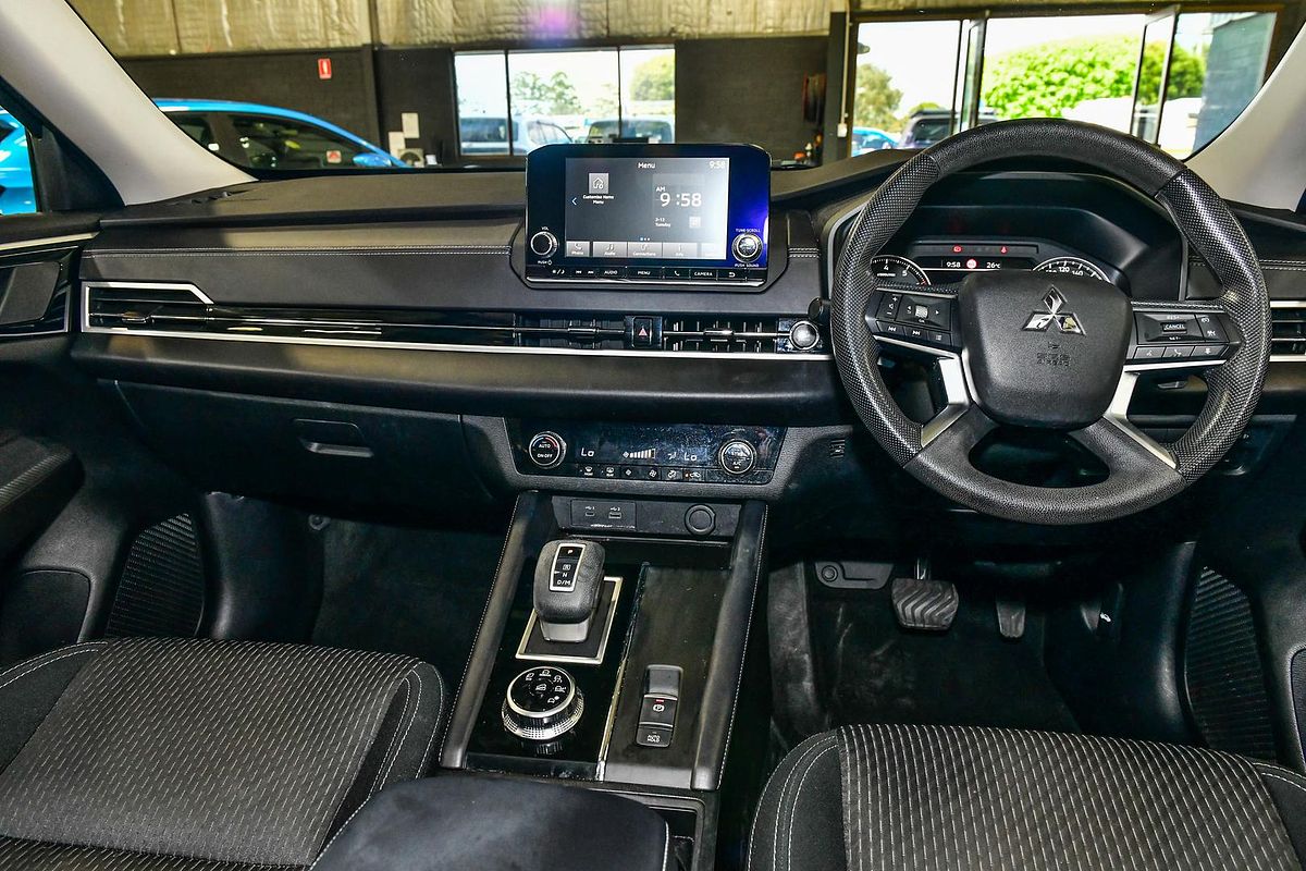 2023 Mitsubishi Outlander ES ZM