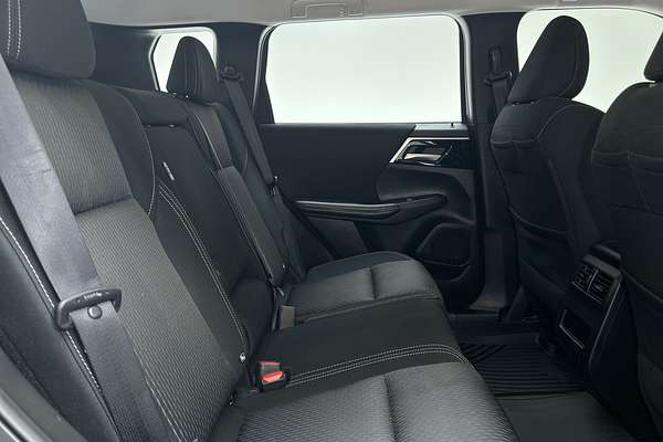 2024 Mitsubishi Outlander ES ZM