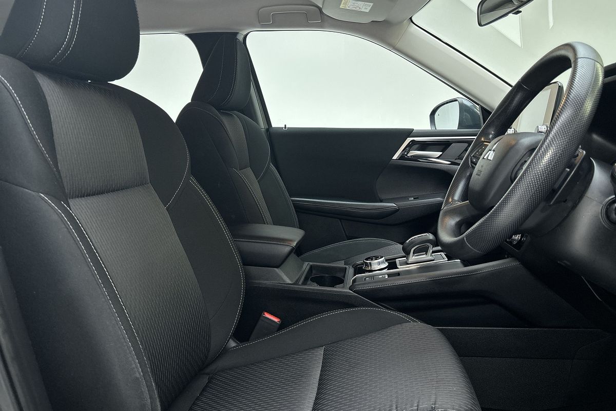 2024 Mitsubishi Outlander ES ZM