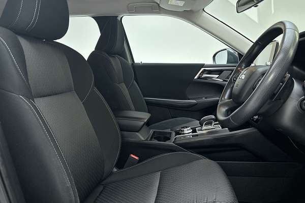 2024 Mitsubishi Outlander ES ZM