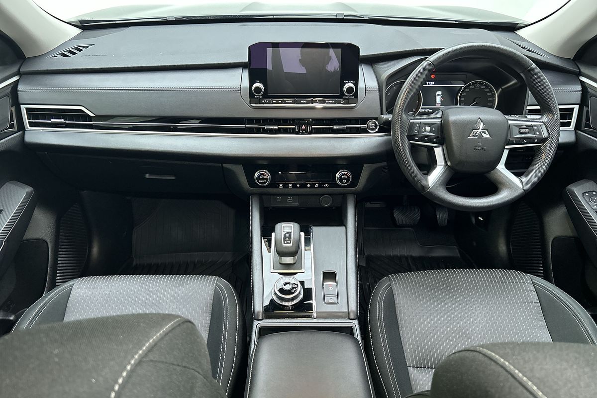 2024 Mitsubishi Outlander ES ZM