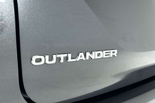 2024 Mitsubishi Outlander ES ZM