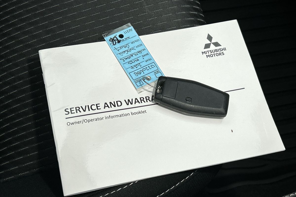 2024 Mitsubishi Outlander ES ZM