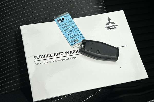 2024 Mitsubishi Outlander ES ZM