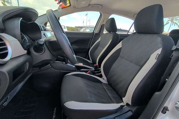 2022 Nissan Versa SV