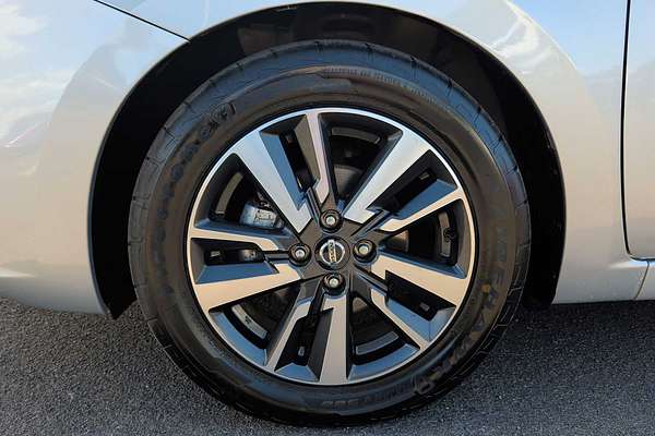 2022 Nissan Versa SV