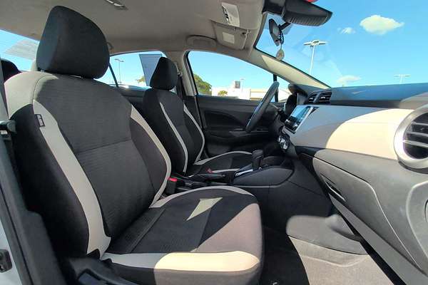 2022 Nissan Versa SV