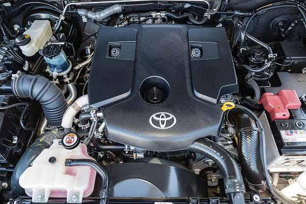 2024 Toyota Hilux SR5 48V GUN126R 4X4