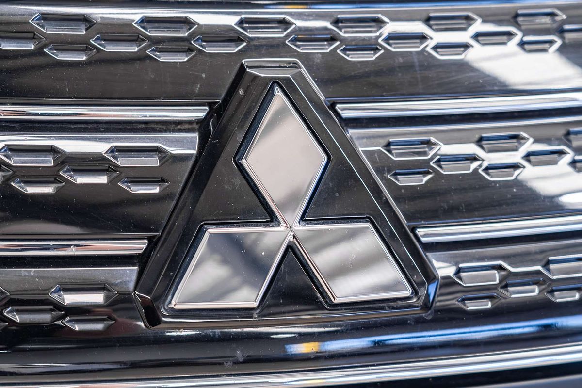 2023 Mitsubishi Outlander ES ZM