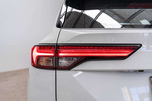 2023 Mitsubishi Outlander ES ZM