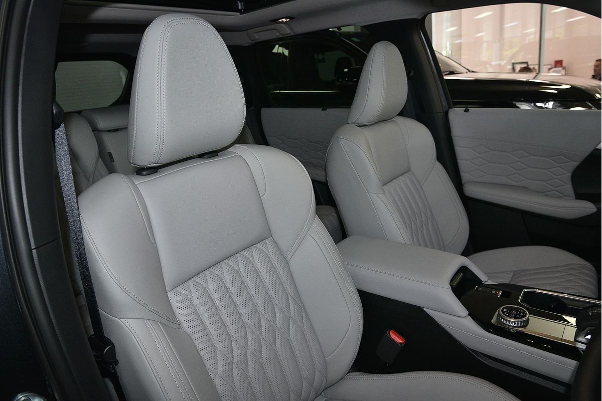 2025 Mitsubishi Outlander Exceed ZM