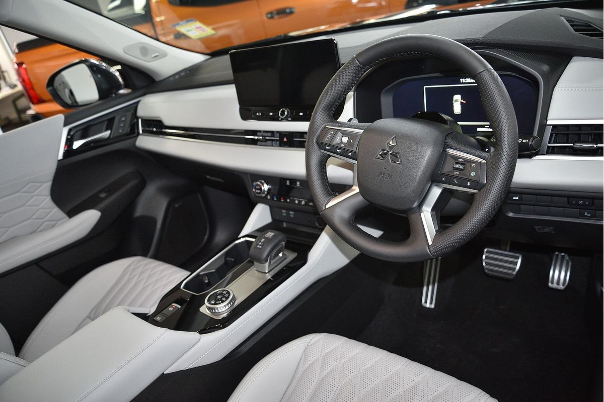 2025 Mitsubishi Outlander Exceed ZM