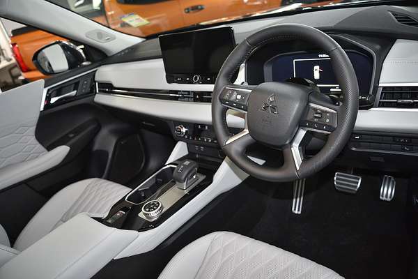 2025 Mitsubishi Outlander Exceed ZM