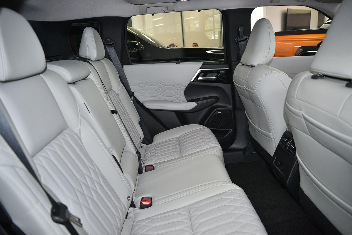 2025 Mitsubishi Outlander Exceed ZM