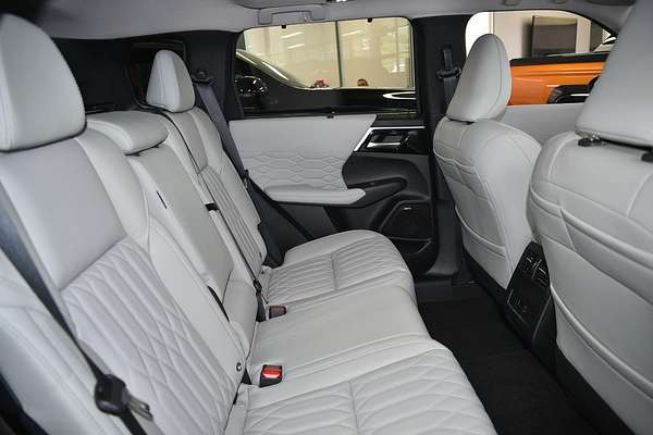 2025 Mitsubishi Outlander Exceed ZM