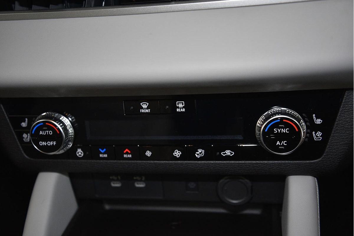 2025 Mitsubishi Outlander Exceed ZM