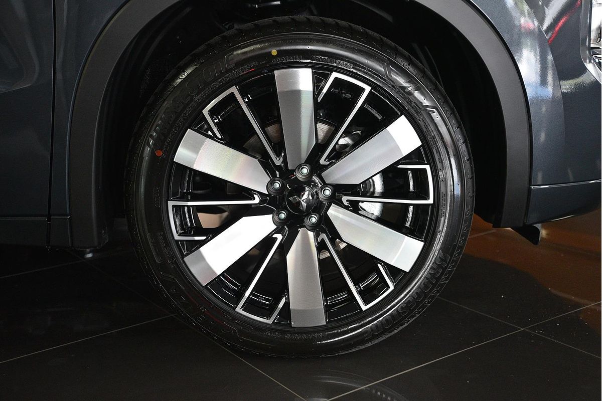 2025 Mitsubishi Outlander Exceed ZM