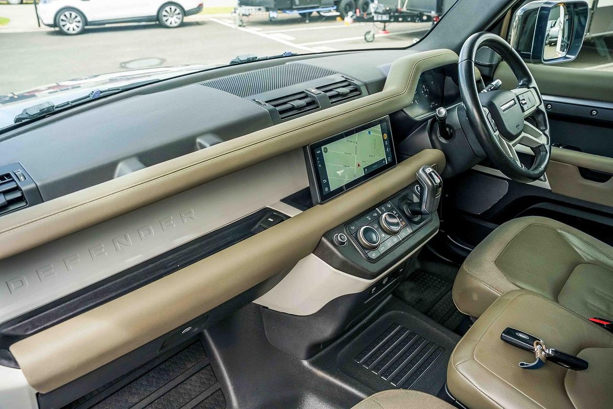 2021 Land Rover Defender 110 D300 SE L663