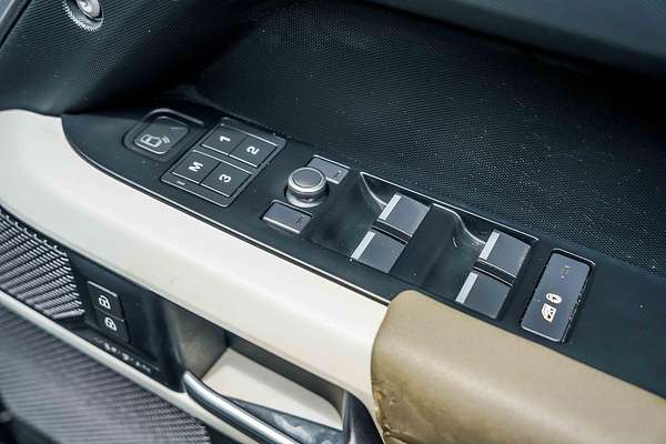 2021 Land Rover Defender 110 D300 SE L663