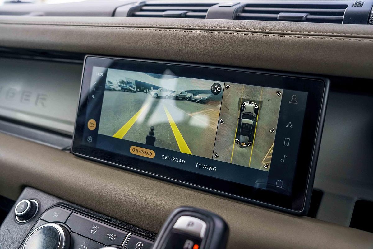 2021 Land Rover Defender 110 D300 SE L663