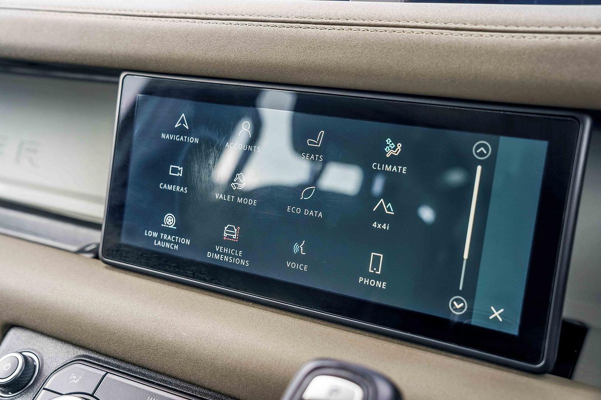 2021 Land Rover Defender 110 D300 SE L663