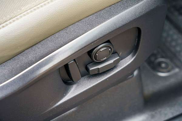 2021 Land Rover Defender 110 D300 SE L663