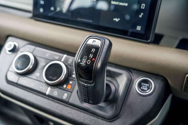 2021 Land Rover Defender 110 D300 SE L663