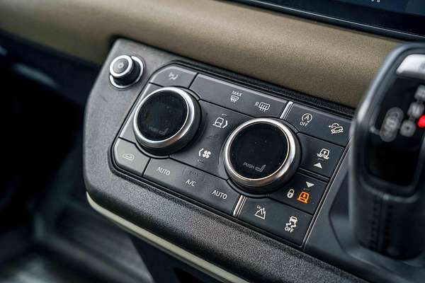 2021 Land Rover Defender 110 D300 SE L663