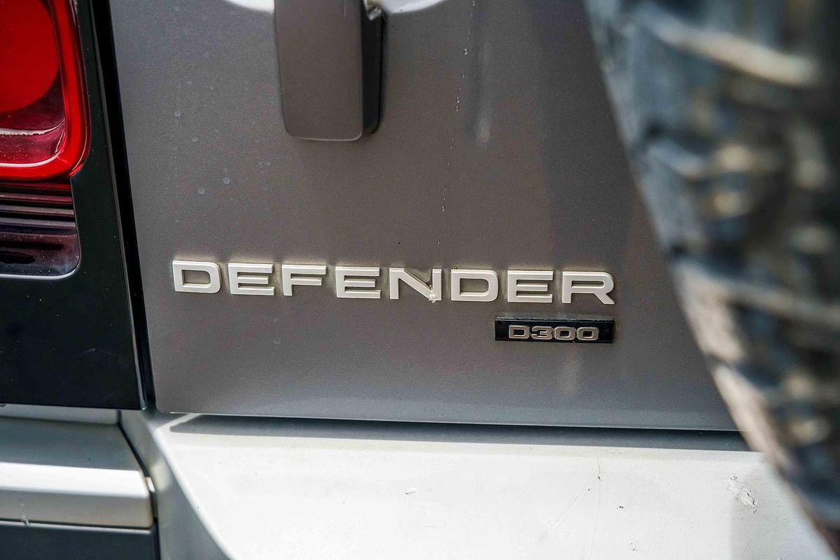 2021 Land Rover Defender 110 D300 SE L663