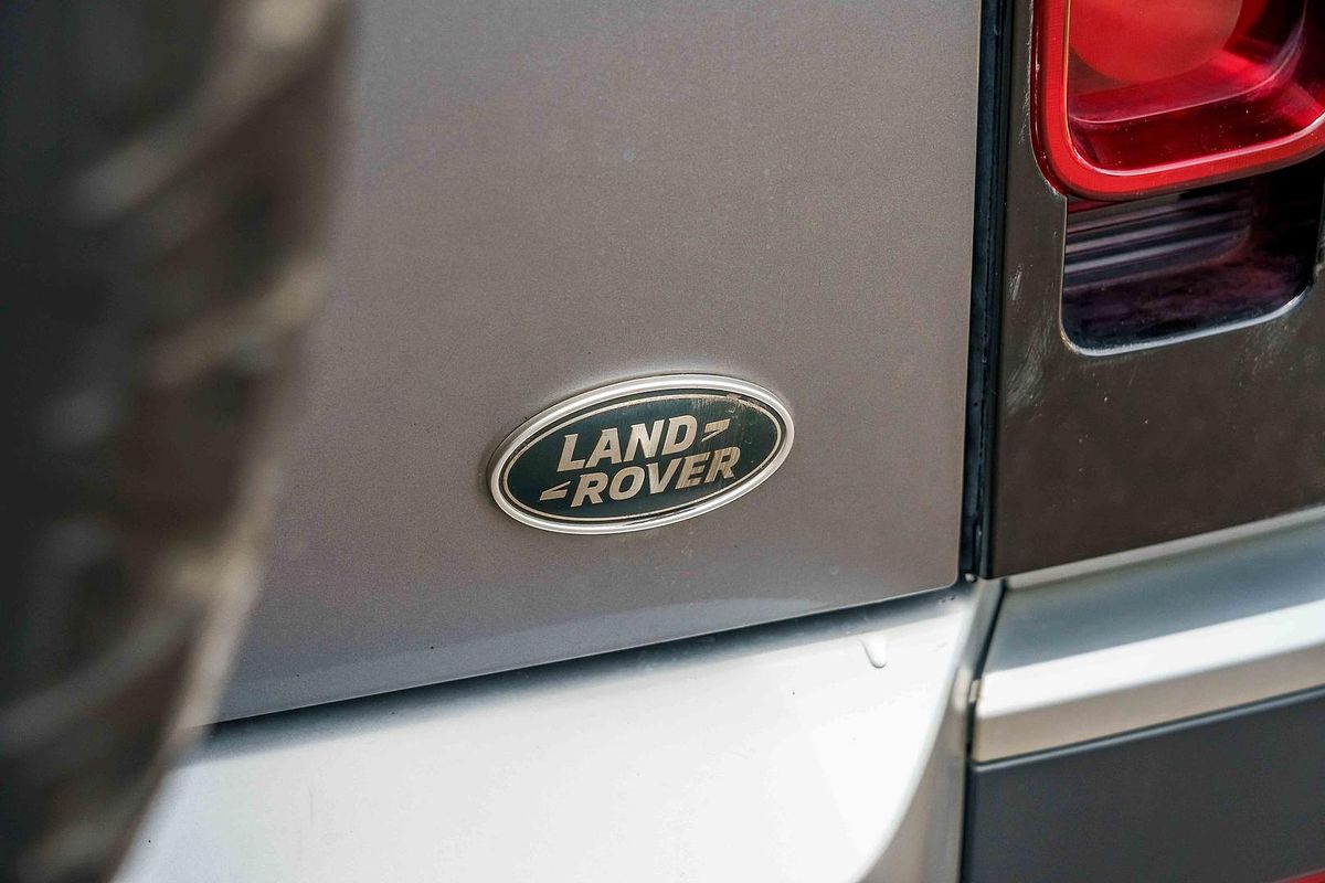 2021 Land Rover Defender 110 D300 SE L663