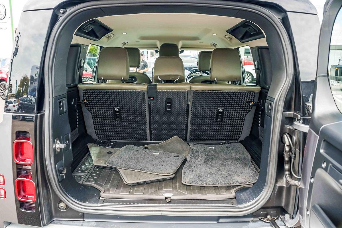 2021 Land Rover Defender 110 D300 SE L663