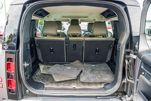 2021 Land Rover Defender 110 D300 SE L663