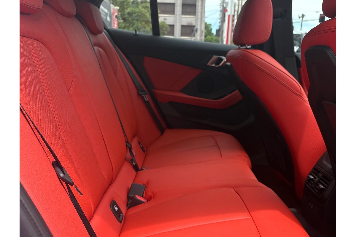 2023 BMW 1 18i M SPORT F40