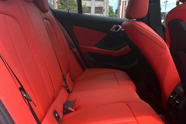 2023 BMW 1 18i M SPORT F40