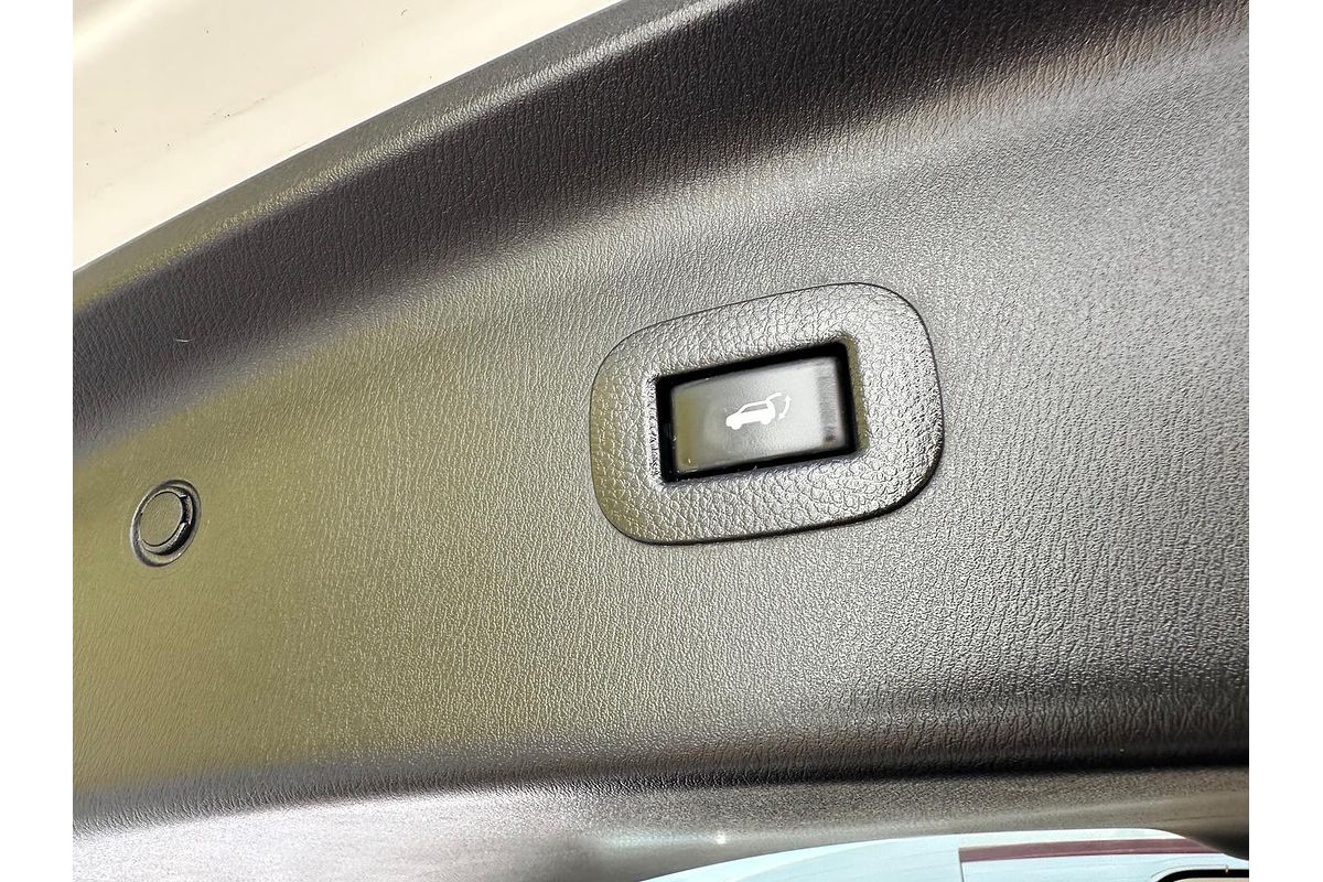 2023 Nissan Patrol Ti-L Y62