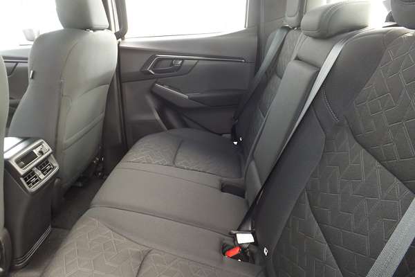 2025 Isuzu D-MAX X-RIDER 4X4