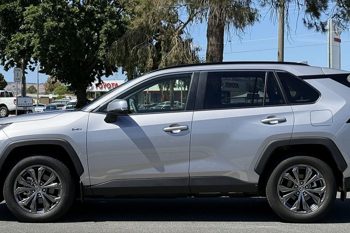 2025 Toyota RAV4 GXL AXAH52R