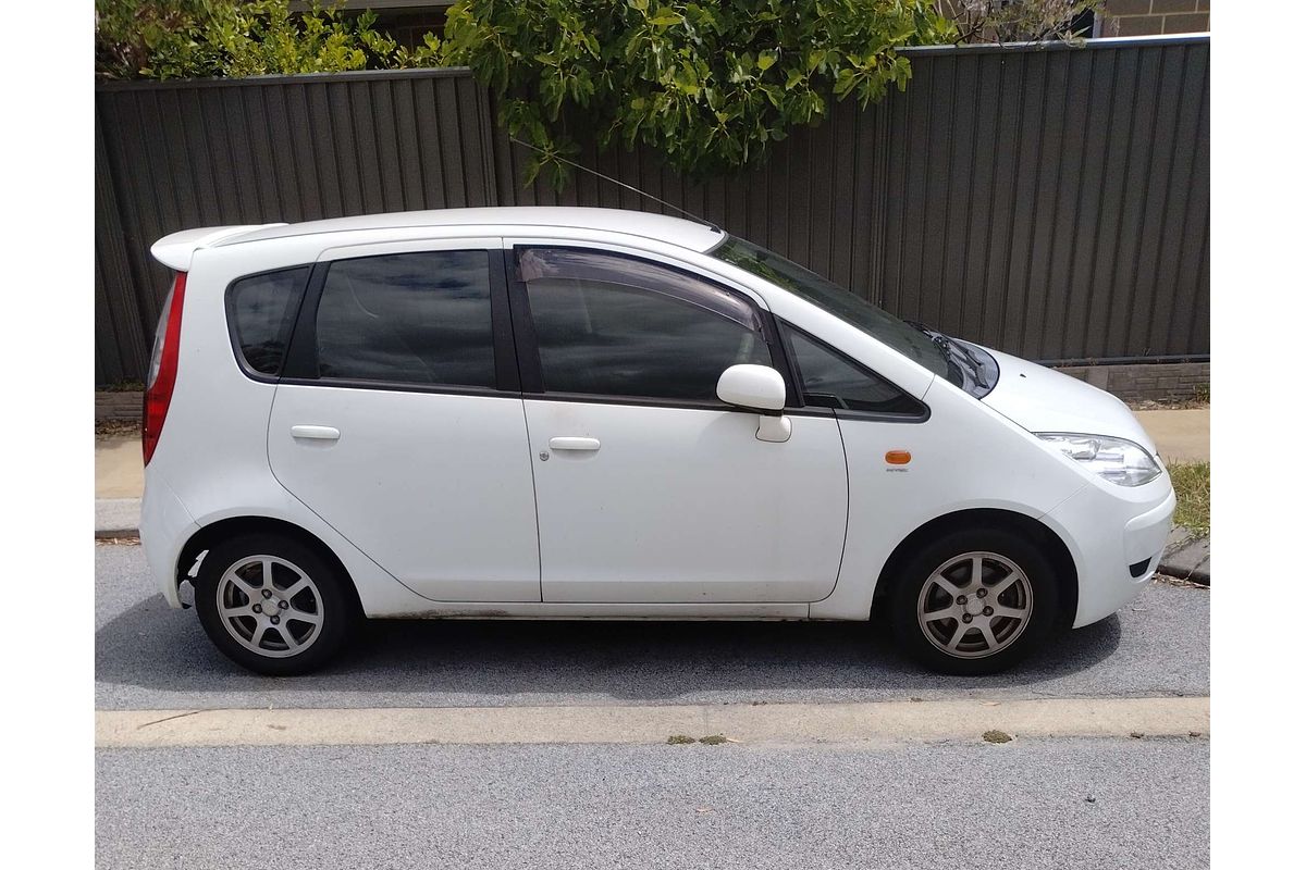 2008 Mitsubishi Colt ES RG