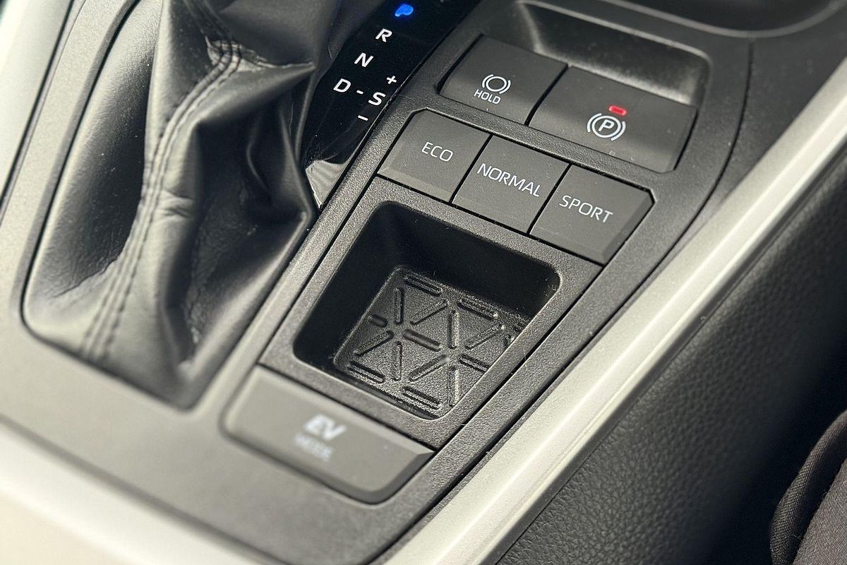 2025 Toyota RAV4 GXL AXAH52R