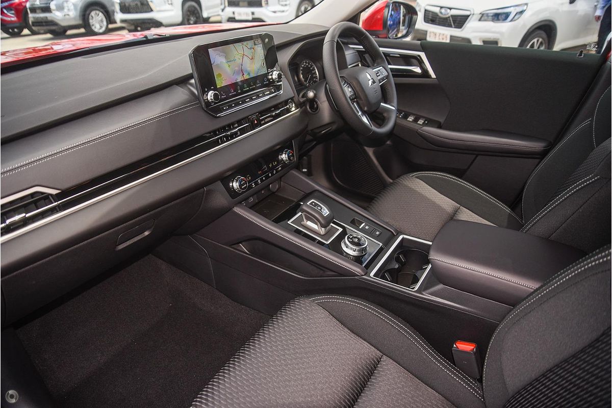 2025 Mitsubishi Outlander LS ZM