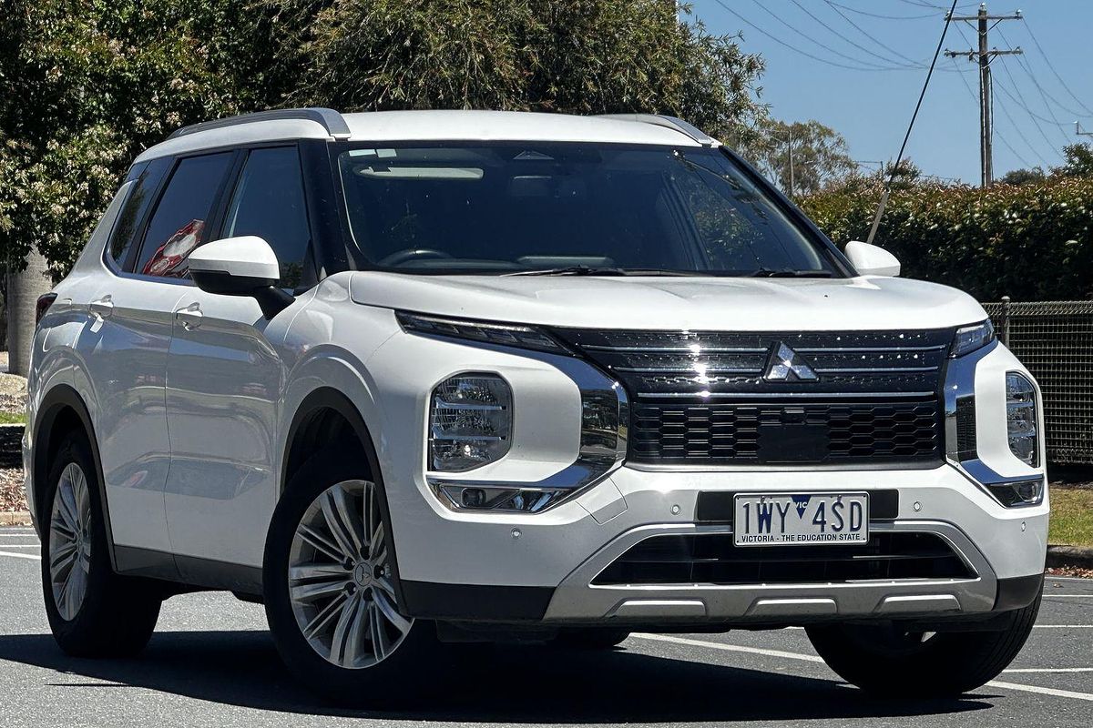 2023 Mitsubishi Outlander LS ZM