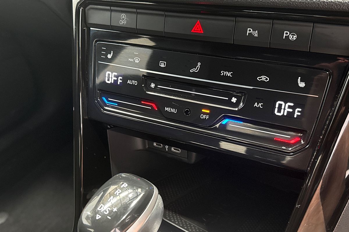 2024 Volkswagen T-Roc 140TSI R-Line D11