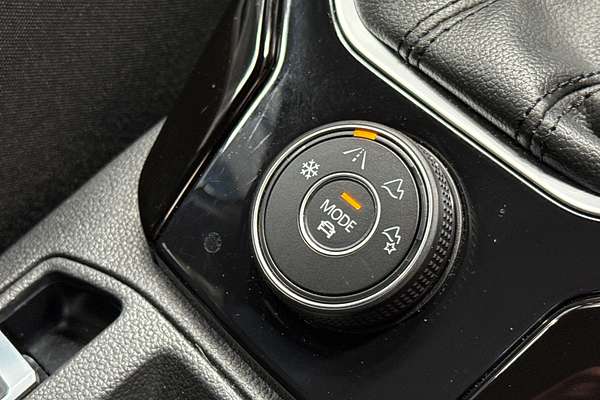 2024 Volkswagen T-Roc 140TSI R-Line D11