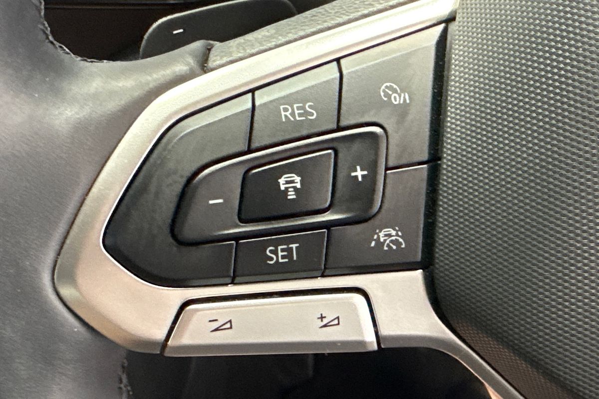 2024 Volkswagen T-Roc 140TSI R-Line D11