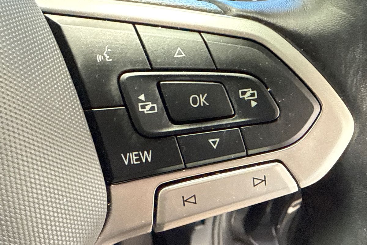 2024 Volkswagen T-Roc 140TSI R-Line D11