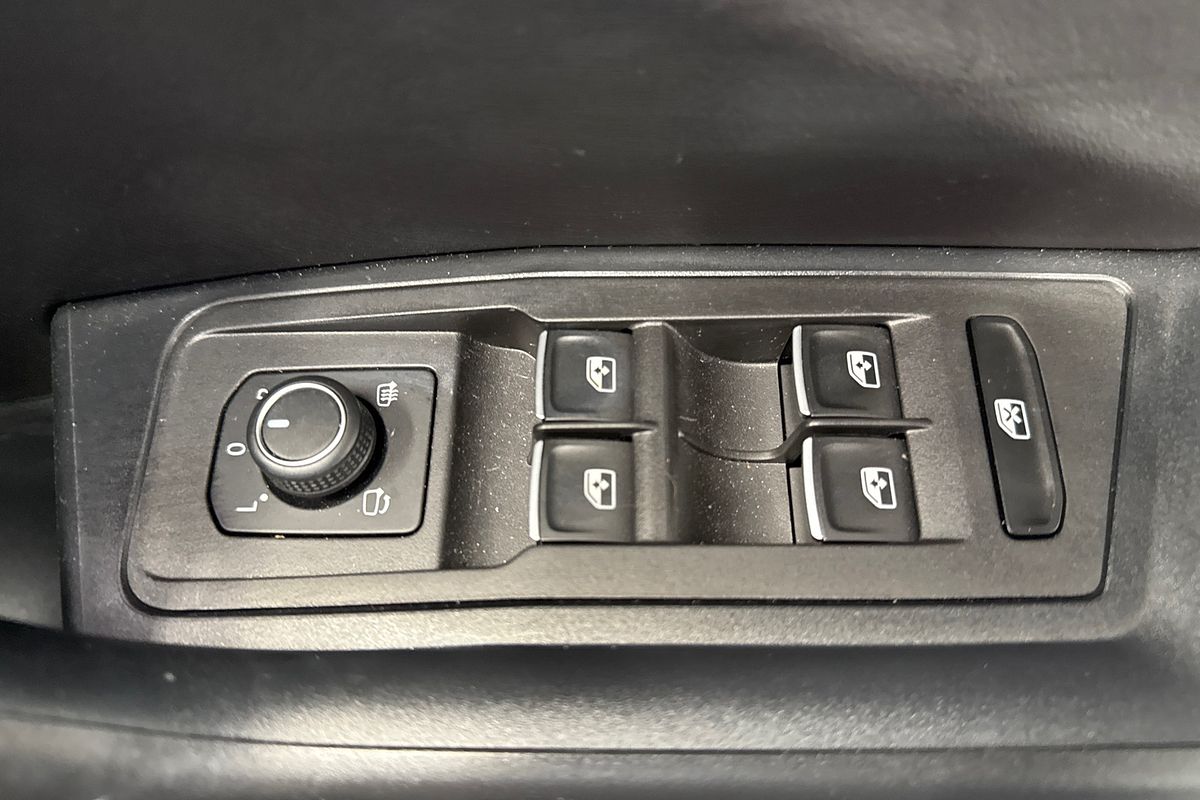 2024 Volkswagen T-Roc 140TSI R-Line D11