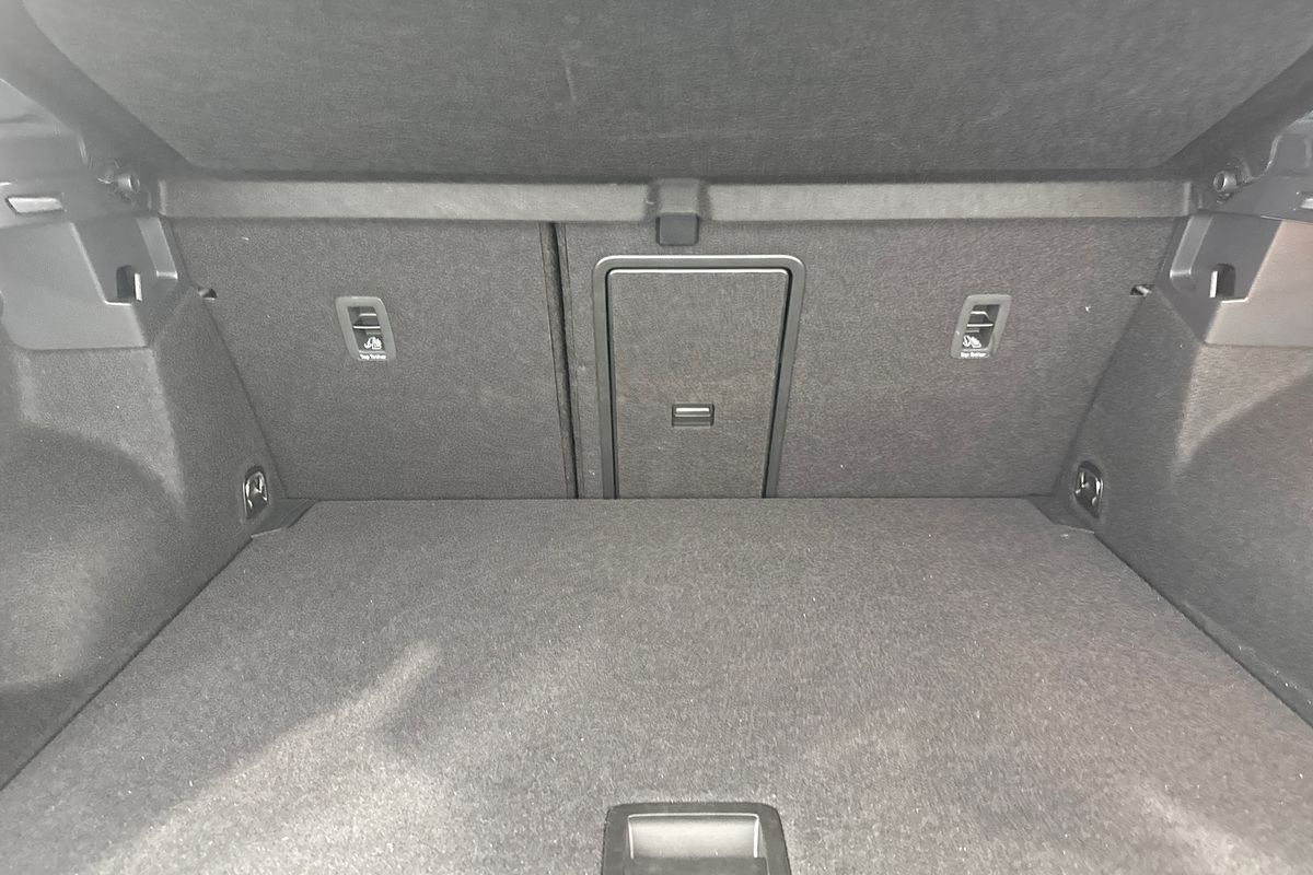 2024 Volkswagen T-Roc 140TSI R-Line D11