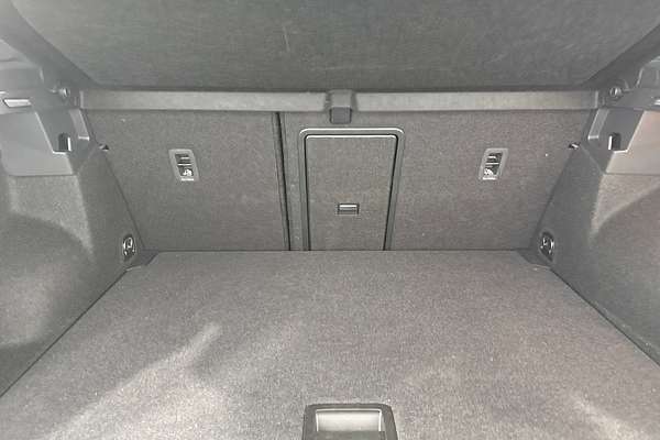 2024 Volkswagen T-Roc 140TSI R-Line D11